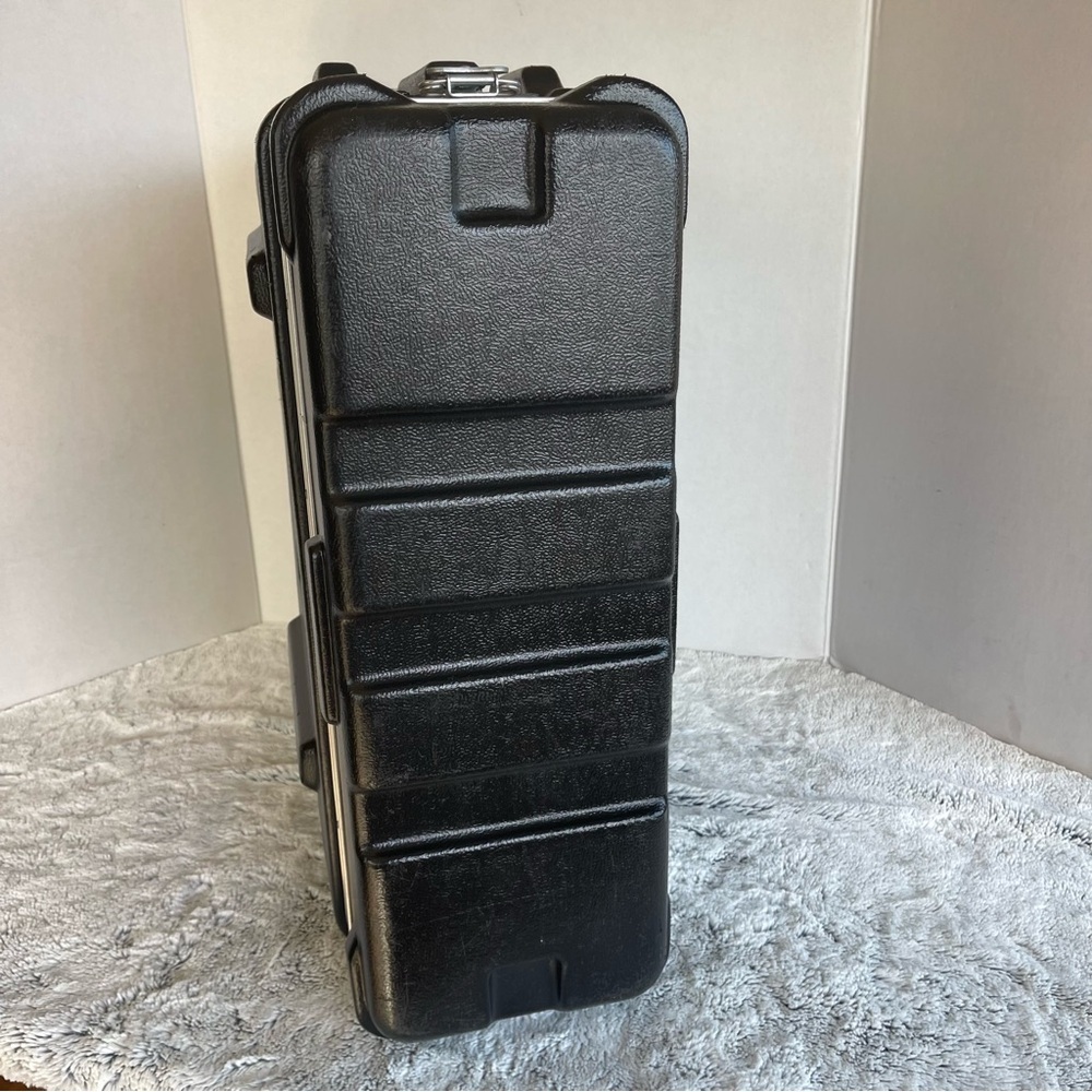 SKB 402-462. Molded Flight Hard Case - Black with Silver Trim - Picture 11 of 16